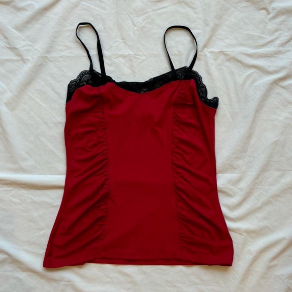 Cache Red & black corset style ruched cami top with black floral lace detailing - Picture 2 of 3